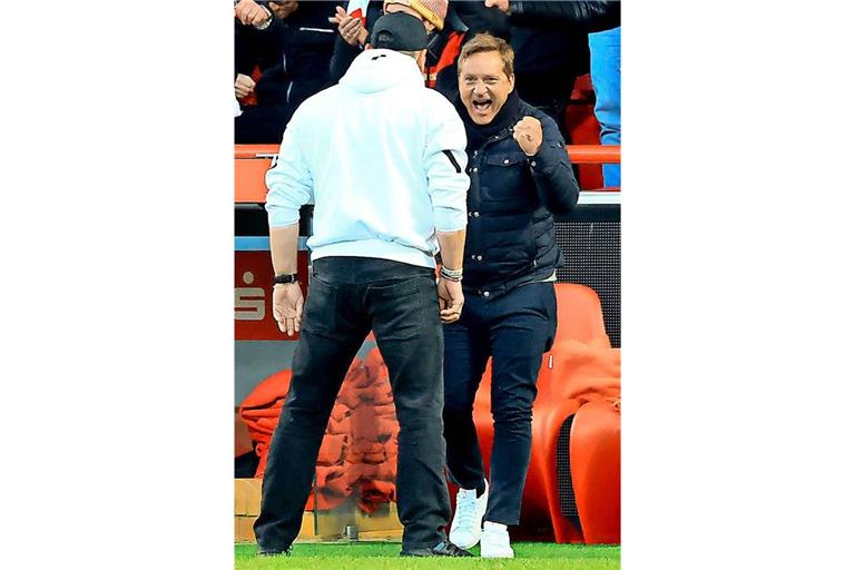 Horst Heldt (re.) jubelt mit Union-Coach Steffen Baumgart