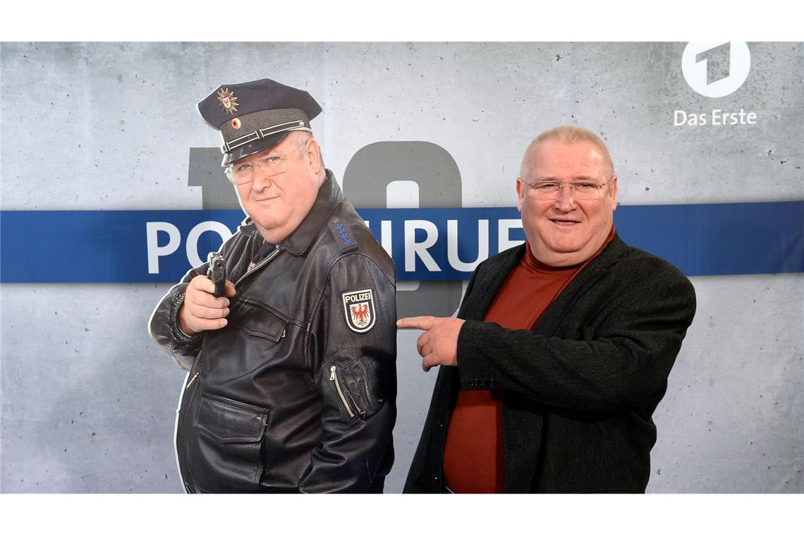 Der ewige Dorfpolizist - Horst Krause ist tot Horst Krause posiert neben Horst Krause.