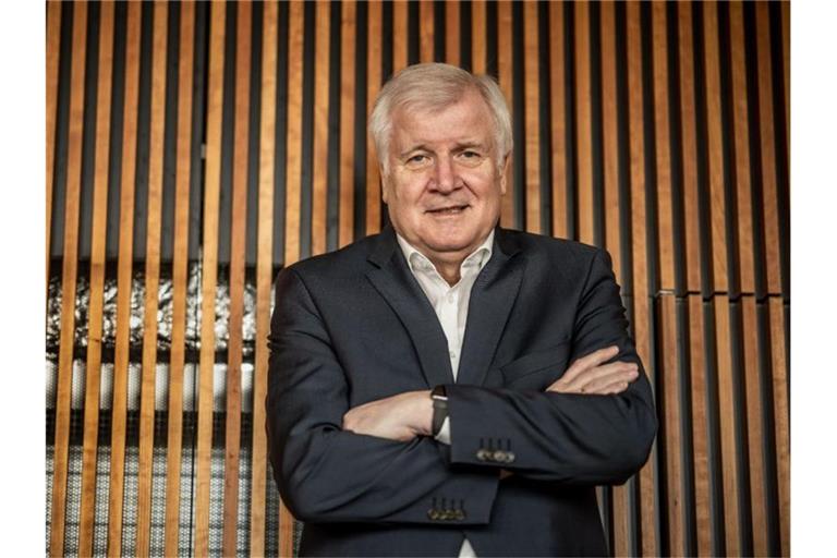 Horst Seehofer (CSU), Bundesminister des Innern, für Bau und Heimat, aufgenommen nach einem Interview mit der dpa Deutsche Presse-Agentur. Foto: Michael Kappeler/dpa