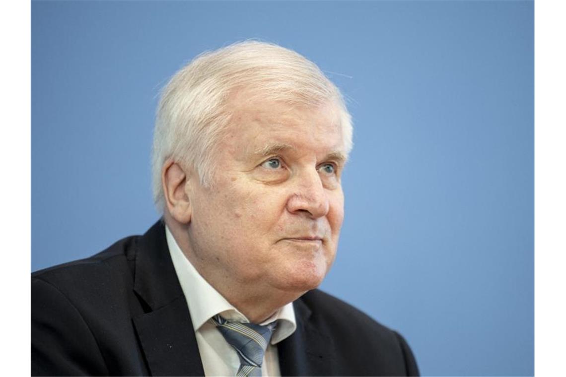 Horst Seehofer (CSU), Bundesminister für Inneres, Heimat und Bau, spricht auf der Bundespressekonferenz. Foto: Fabian Sommer/dpa
