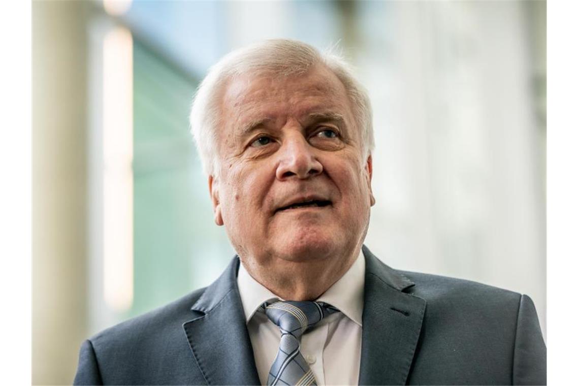 Horst Seehofer kommt als Zeuge in den Maut-Untersuchungsausschuss im Bundestag. Foto: Michael Kappeler/dpa