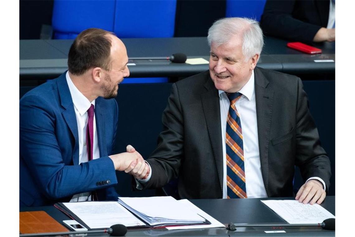 Horste Seehofer über Marco Wanderwitz: „Er war eine starke Säule in meinem Ministerium“. Foto: Bernd von Jutrczenka/dpa