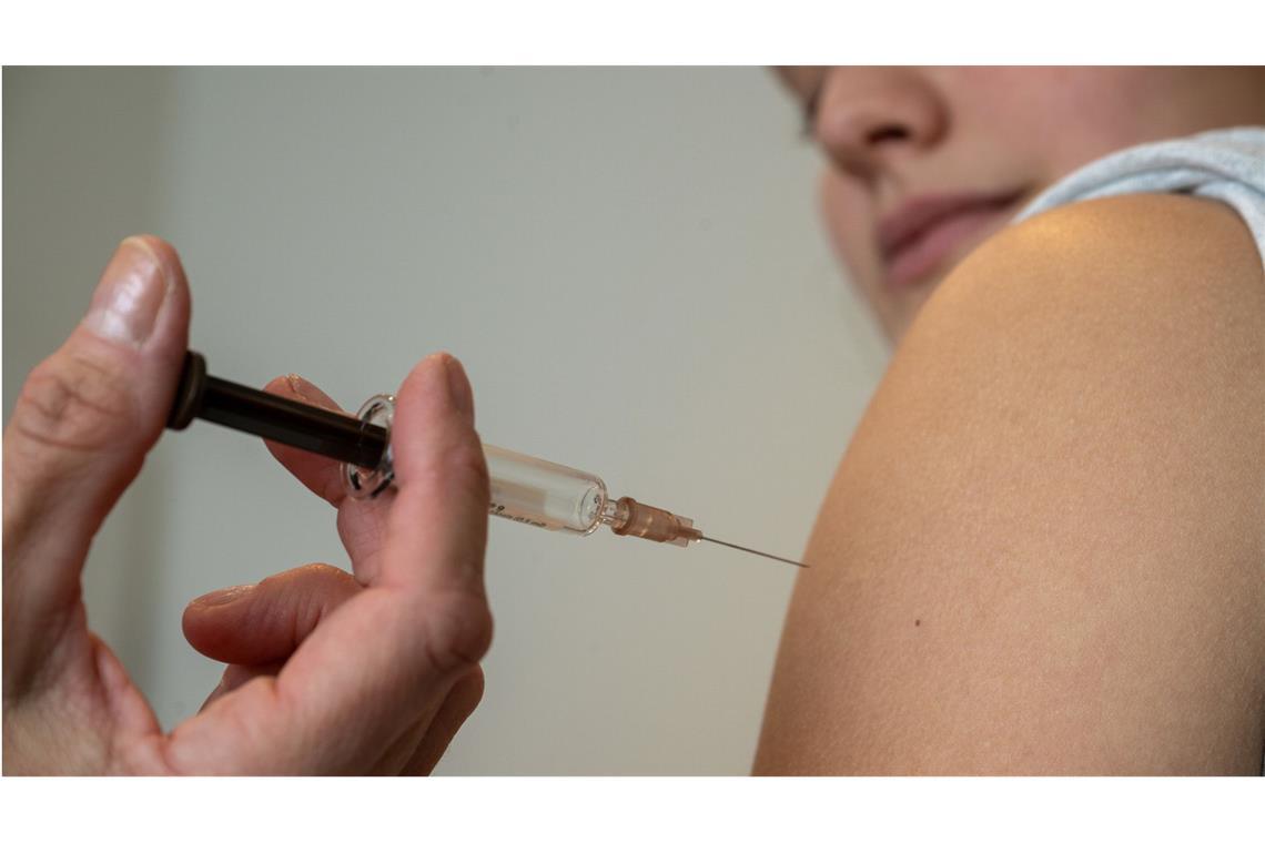 Zahl der Krebstodesfälle bei Jüngeren deutlich gesunken HPV-Impfung in einer Frauenarztpraxis.