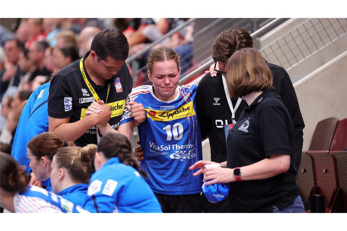 HB Ludwigsburg fehlt noch ein Sieg zur deutschen Meisterschaft HSG-Spielerin Ida Hohberg verletzte sich in der Anfangsphase.