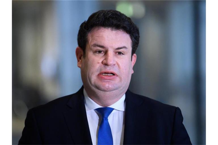Hubertus Heil (SPD), Bundesminister für Arbeit und Soziales, will beim Thema Homeoffice die Arbeitgeber in die Pflicht nehmen. Foto: Bernd von Jutrczenka/dpa