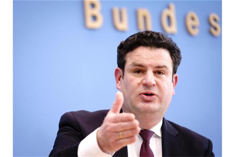 Hubertus Heil (SPD), Bundesminister für Arbeit und Soziales, bei einer Pressekonferenz. Foto: Kay Nietfeld/dpa