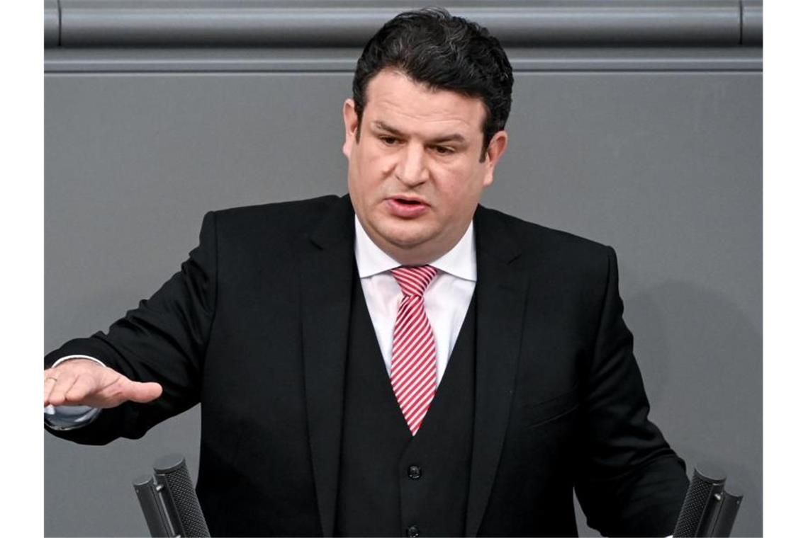 Sonderregeln für Kurzarbeitergeld verlängert Hubertus Heil (SPD), Bundesminister für Arbeit und Soziales, im Deutschen Bundestag. Foto: Britta Pedersen/dpa-Zentralbild/dpa