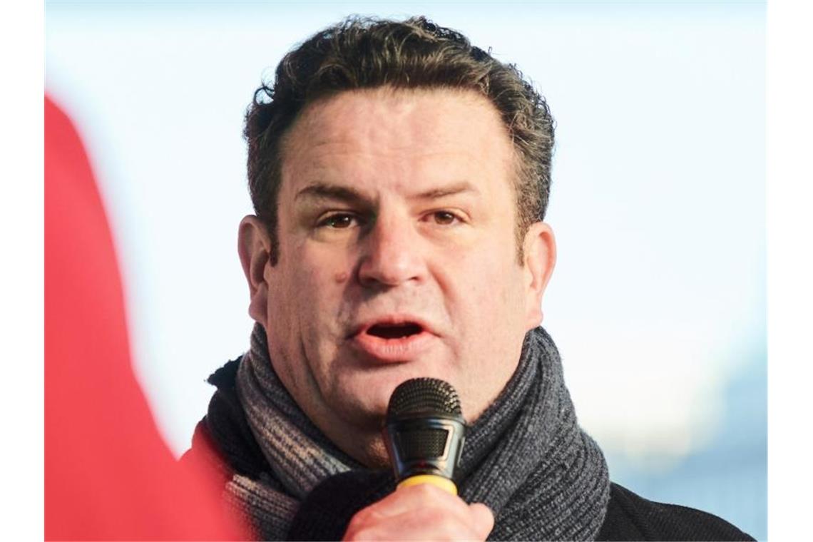 Heil: „Aufschwung durch Omikron verzögert“ Hubertus Heil (SPD) rechnet mit negativen Auswirkungen von Omikron auf die Wirtschaft. Foto: Annette Riedl/dpa/Archivbild