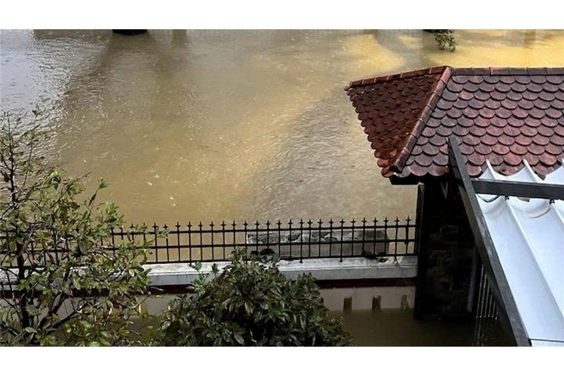 Rekordregen in Vietnam – historische Städte unter Wasser Hue ist eine alte Kaiserstadt.