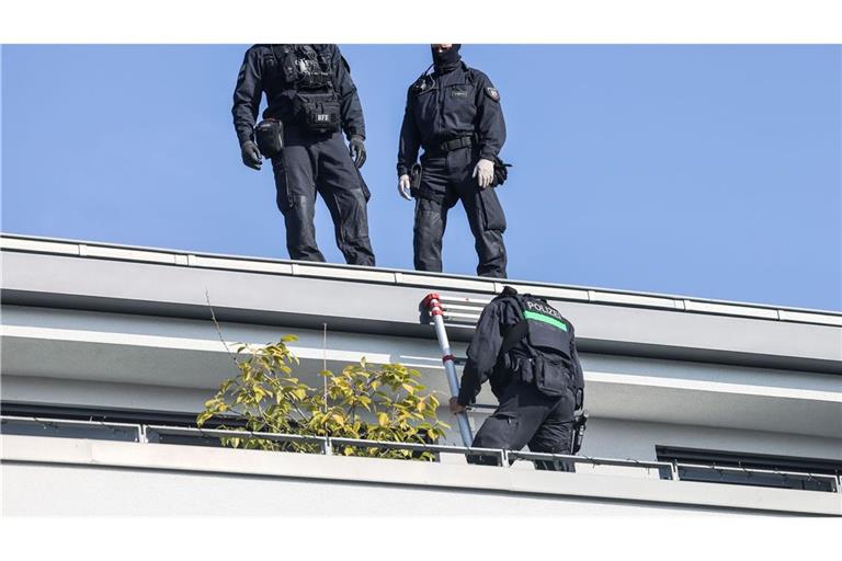 Hunderte Einsatzkräfte der Polizei waren an den Durchsuchungen in mehreren Ländern beteiligt.