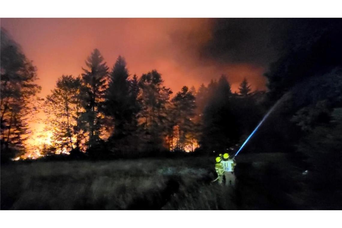 Hunderte Feuerwehrleute waren im Einsatz.