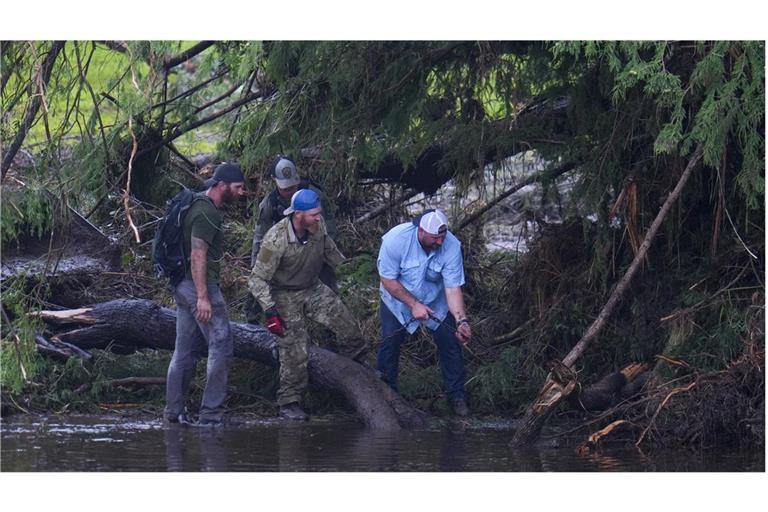 Hunderte Helfer suchen weiter nach Vermissten der Flutkatastrophe in Kerr County im US-Bundesstaat Texas.