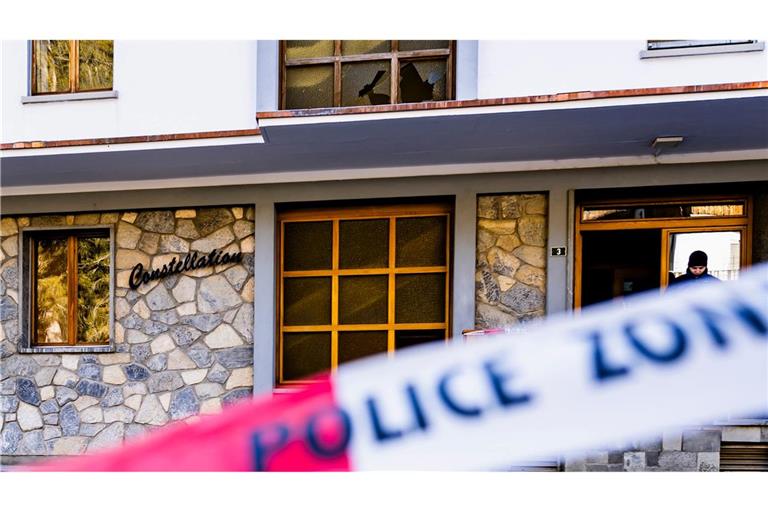 Hunderte Menschen hatten in der Bar Silvester gefeiert.