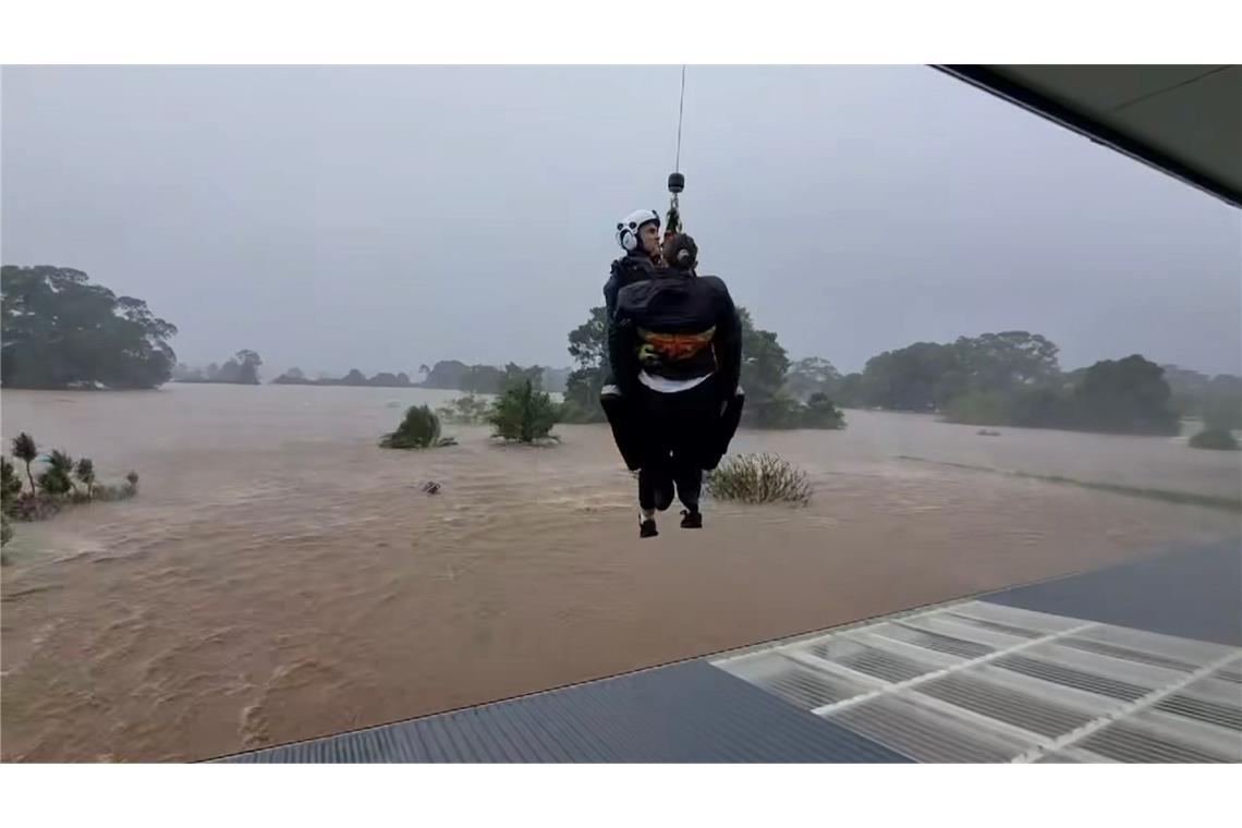 "Beispiellos": Schwere Überflutungen an Australiens Ostküste Hunderte Menschen mussten mit Hubschraubern gerettet werden.