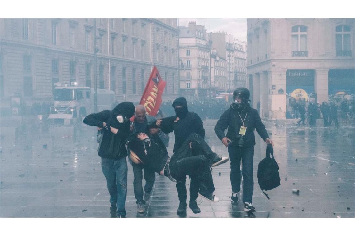 Hunderte Menschen wurden verletzte, es gab mehr als 1000 Festnahmen.
