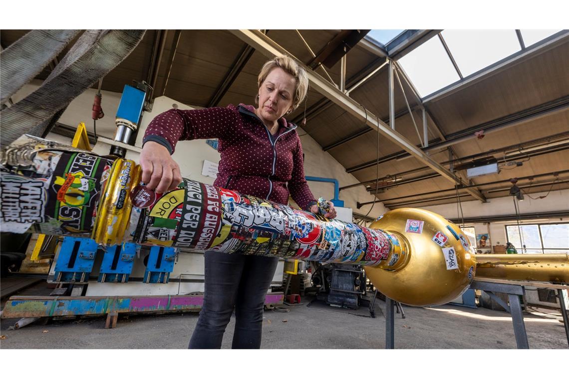 Hunderte Sticker klebten auf dem Gipfelkreuz. (Archivbild)