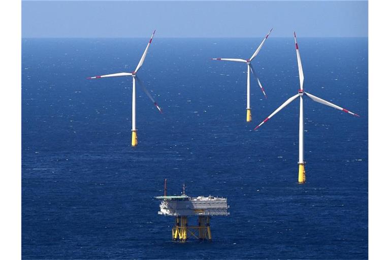 Hunderte Windturbinen sollen grünen Strom für Dänemarks Prestigeprojekt in der Nordsee liefern. (Symbolbild). Foto: picture alliance / dpa