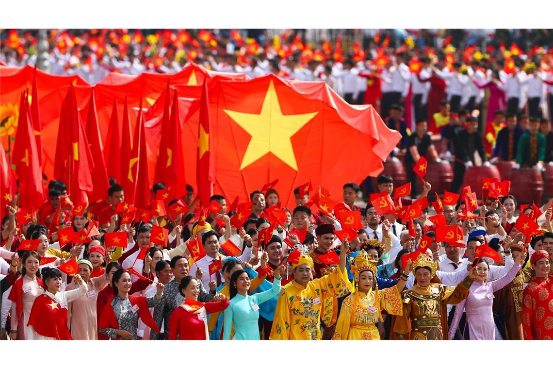 Vietnam inszeniert prächtige Parade zum 80. Nationalfeiertag Hunderttausende jubelten und feierten bei der Parade ihr Land.