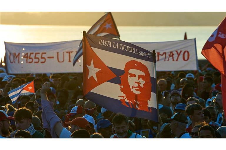 Hunderttausende Kubaner protestieren gegen das US-Embargo.