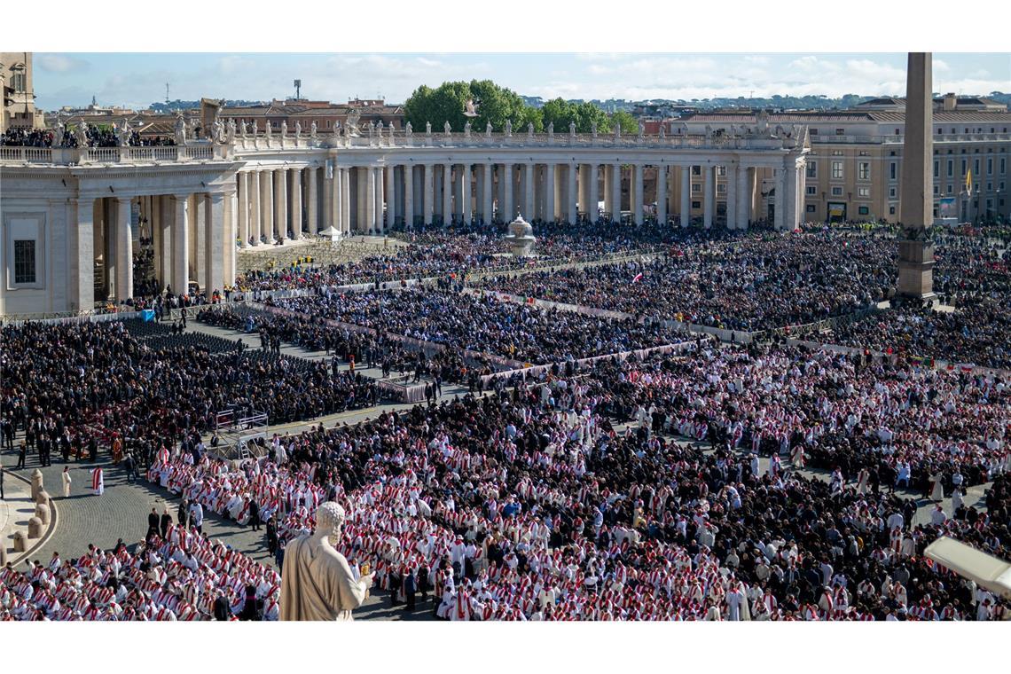 "Ciao Papa" - Welt nimmt Abschied von Franziskus Hunderttausende Menschen nehmen Abschied von Papst Franziskus.