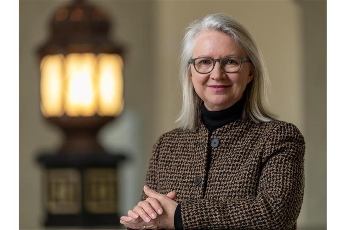 Wirtschaftsweise Schnitzer für Deutschland zuversichtlich „Ich erwarte, dass die Wirtschaft mit der langsamen Lockerung der Maßnahmen auch rasch wieder ins Laufen kommt“, sagt Monika Schnitzer. Foto: Peter Kneffel/dpa