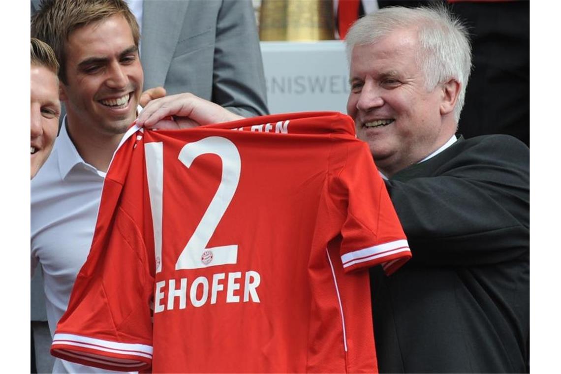 Innenminister Seehofer für Bundesliga-Neustart „Ich finde den Zeitplan der DFL plausibel und unterstütze einen Neustart im Mai“, sagte Seehofer. Foto: Andreas Gebert/dpa/Archiv