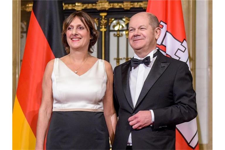 „Ich glaube, dass ich ein ganz anderer Mensch wäre, wenn ich nicht mit Britta Ernst verheiratet wäre“, sagt SPD-Kanzlerkandidat Olaf Scholz über seine Frau. Foto: Axel Heimken/dpa