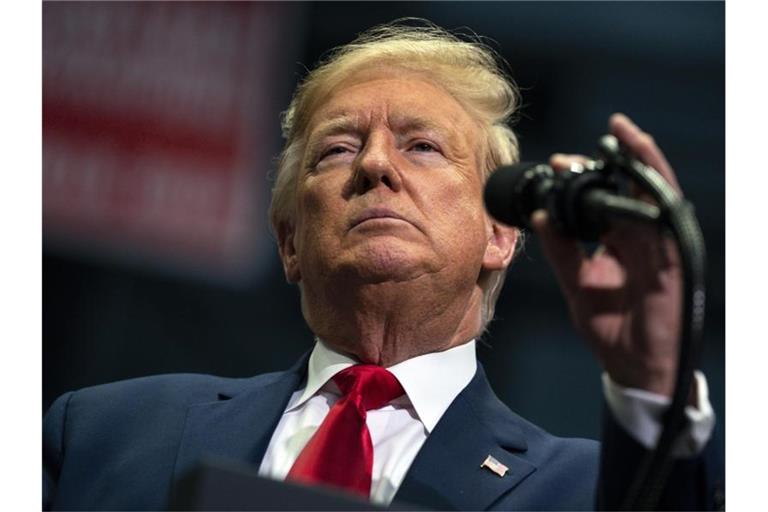 „Ich habe es mit einer feindseligen Presse zu tun, wie sie noch kein Präsident je gesehen hat“, sagt Donald Trump. Foto: Evan Vucci/AP/dpa