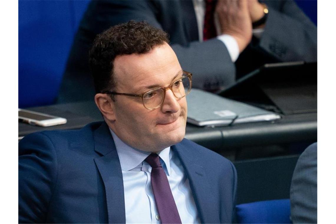 Überlastete Ärzte: Spahn sieht Arbeitgeber in der Pflicht „Ich habe manchmal den Eindruck, Arbeitgeber im Gesundheitswesen planen noch so wie in den 90er Jahren - und das geht halt im Jahr 2020 nicht mehr“, sagt Spahn. Foto: Kay Nietfeld/dpa