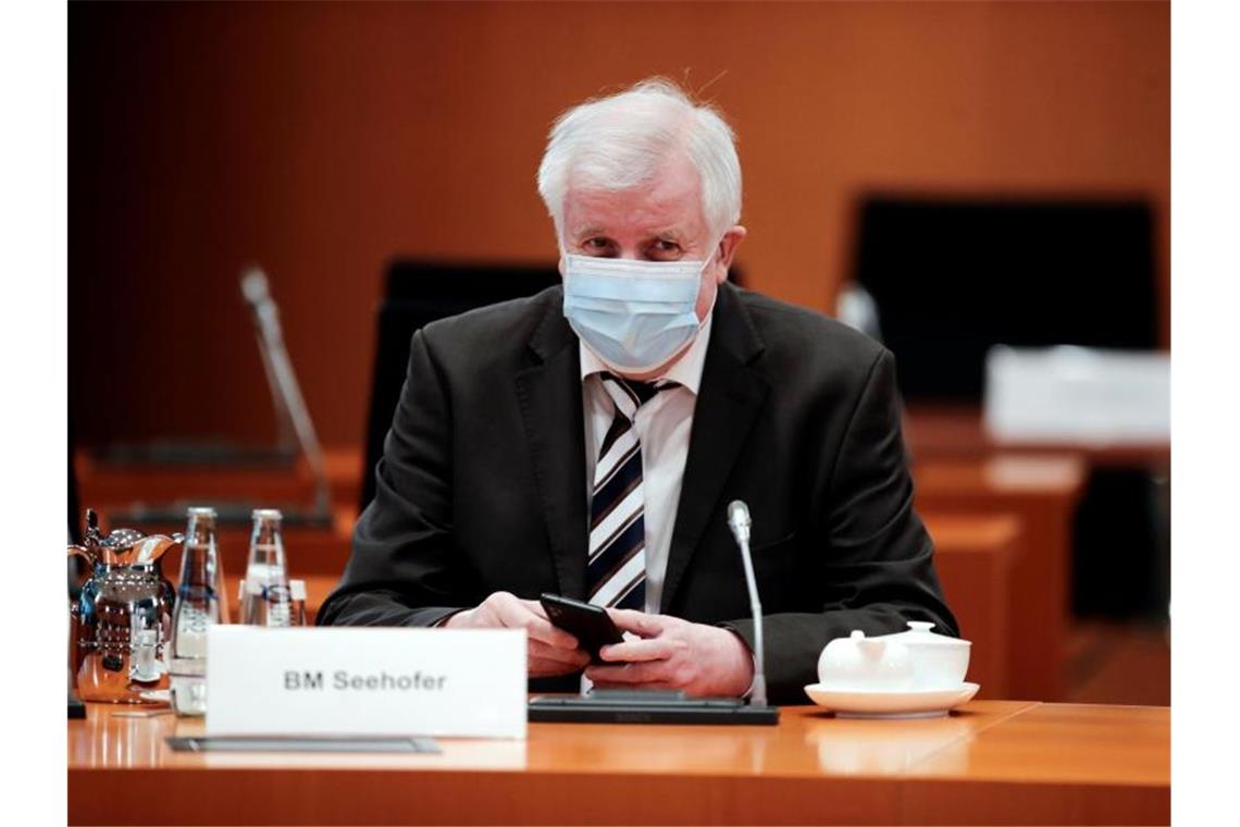Steinmeier mit Astrazeneca geimpft - Seehofer will nicht „Ich lasse mich nicht bevormunden“: Horst Seehofer. Foto: Hannibal Hanschke/Reuters/Pool/dpa