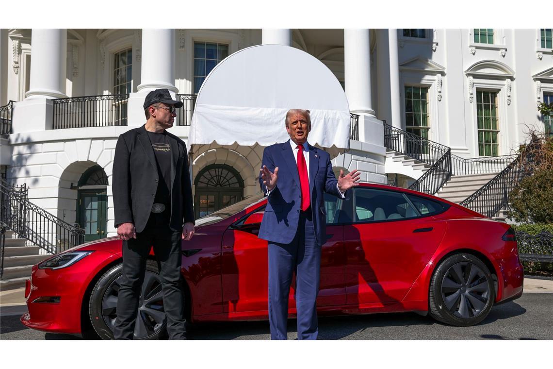 Musk gegen Trump: Einstige Allianz endet in Schlammschlacht "Ich liebe Tesla!", rief Trump im März vor dem Weißen Haus in die TV-Kameras. (Archivbild)