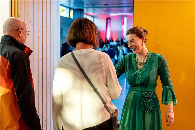 Ida Nerrlich, die im April zur diesjährigen Repräsentantin des Schwäbisch-Fränkischen Waldes gewählt wurde, avanciert zum Stargast des Bürgerempfangs. Fotos: Karen Steinebronn