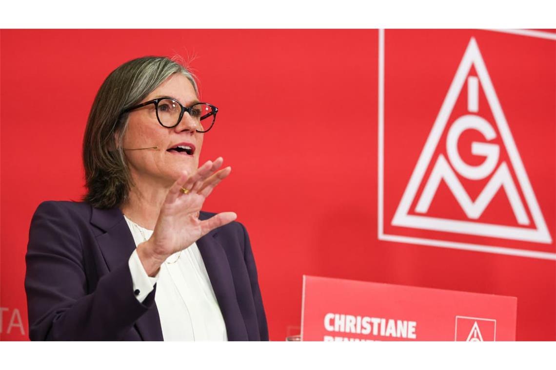 IG-Metall-Chefin Christiane Benner übt scharfe Kritik am Vorgehen des Mercedes-Vorstands.