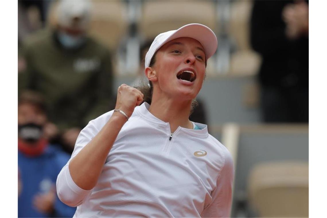 Iga Swiatek hat die French Open und damit den ersten Grand-Slam-Titel ihrer Karriere gewonnen. Foto: Michel Euler/AP/dpa