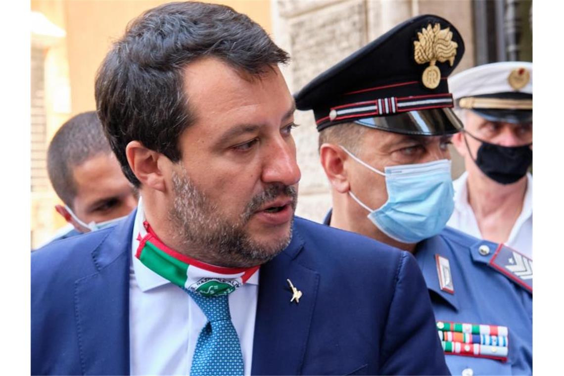 Ihm droht nach der Aufhebung der Immunität eine lange Haftstrafe: Rechtspopulist Matteo Salvini (l). Foto: Mauro Scrobogna/LaPresse via ZUMA Press/dpa