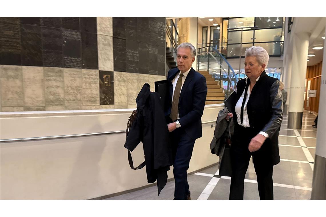 Ihr Mandat habe große Angst vor dem Prozess, sagen Høibys Verteidiger Ellen Holager Andenæs (rechts) und Petar Sekulic.