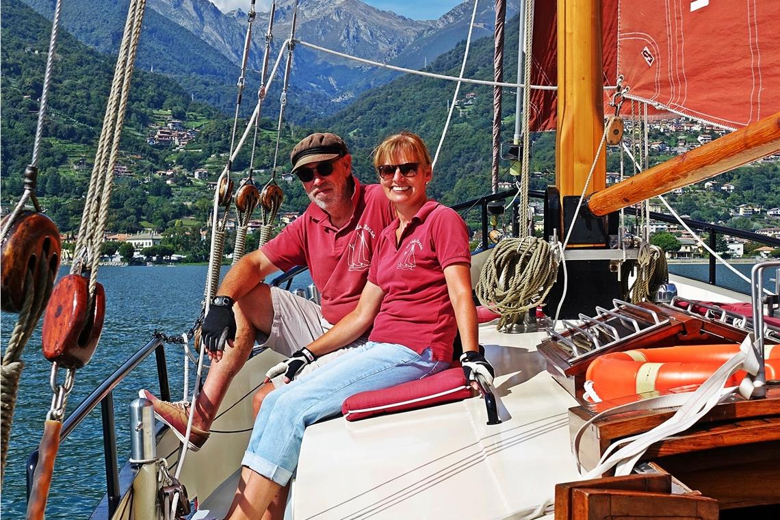 Die zweite Heimat auf dem Comer See Ihr traditioneller Segelkutter bietet Sabine und Klaus Eitel aus Rietenau die nötige Ausstattung, um dort zu wohnen. Foto: privat