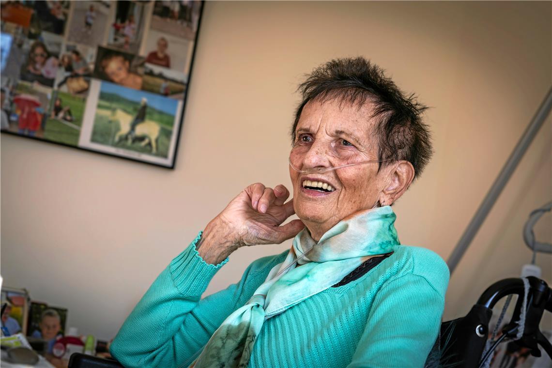 Den Tod vor Augen: Am Ende bleiben schöne Erinnerungen Ihr Zimmer im Backnanger Hospiz hat Anneliese Fritz mit vielen Bildern ihrer Familie geschmückt. Foto: Alexander Becher