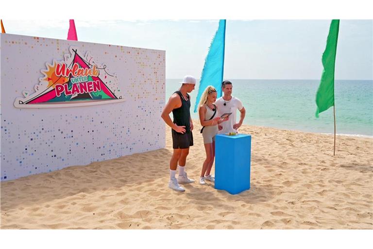 Ihre Camping-Qualitäten können die Stars im Bestrafungsspiel „Urlaub unter Planen“ beweisen