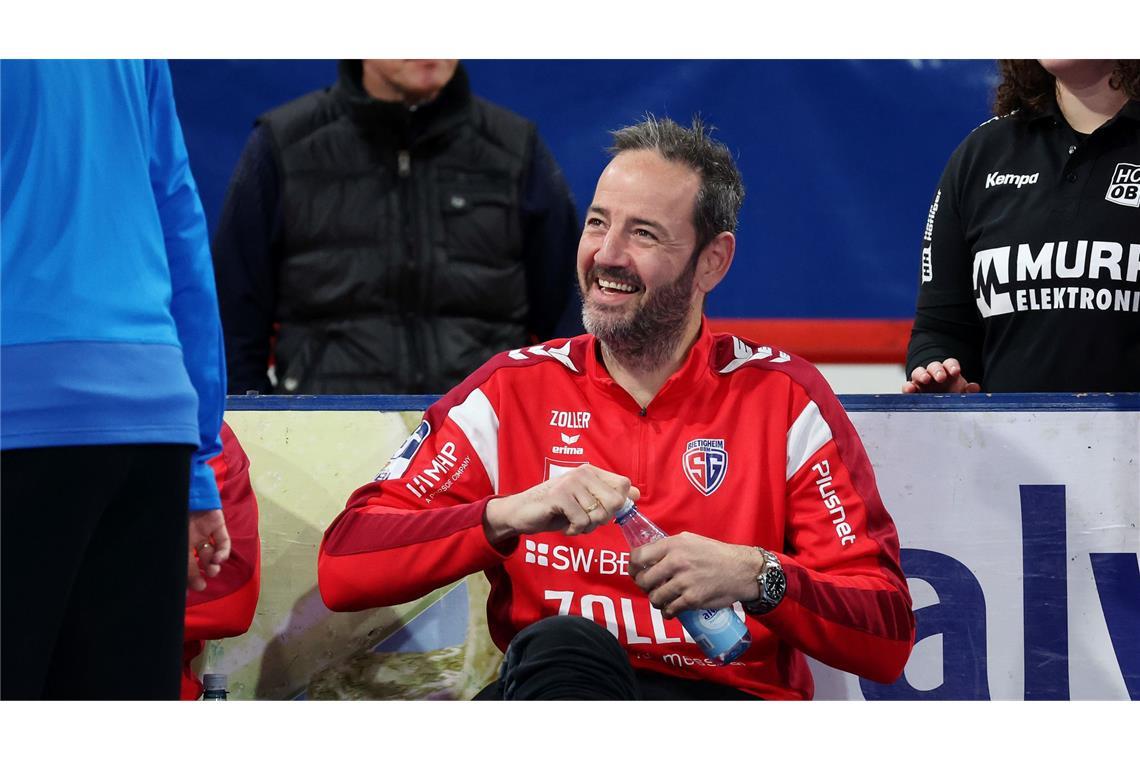 Iker Romero ist noch bis zum Saisonende in Doppelfunktion für Zweitligist SG BBM Bietigheim und Österreich im Einsatz. Danach konzentriert der 45-Jährige sich komplett auf seine Tätigkeit als Nationalcoach, sein Nachfolger in Bietigheim wird Hartmut Mayerhoffer.  Bei der EM geht’s in der Vorrunde gegen Deutschland, Spanien und Serbien. Vor allem mit Torwart Constantin Möstl (TBV Lemgo Lippe ) sowie den Rückraumspielern Lukas Hutecek (Lemgo) und Mykola Bilyk (THW Kiel) stehen ihm auf Schlüsselpositionen top  Bundesligaakteure zur Verfügung.