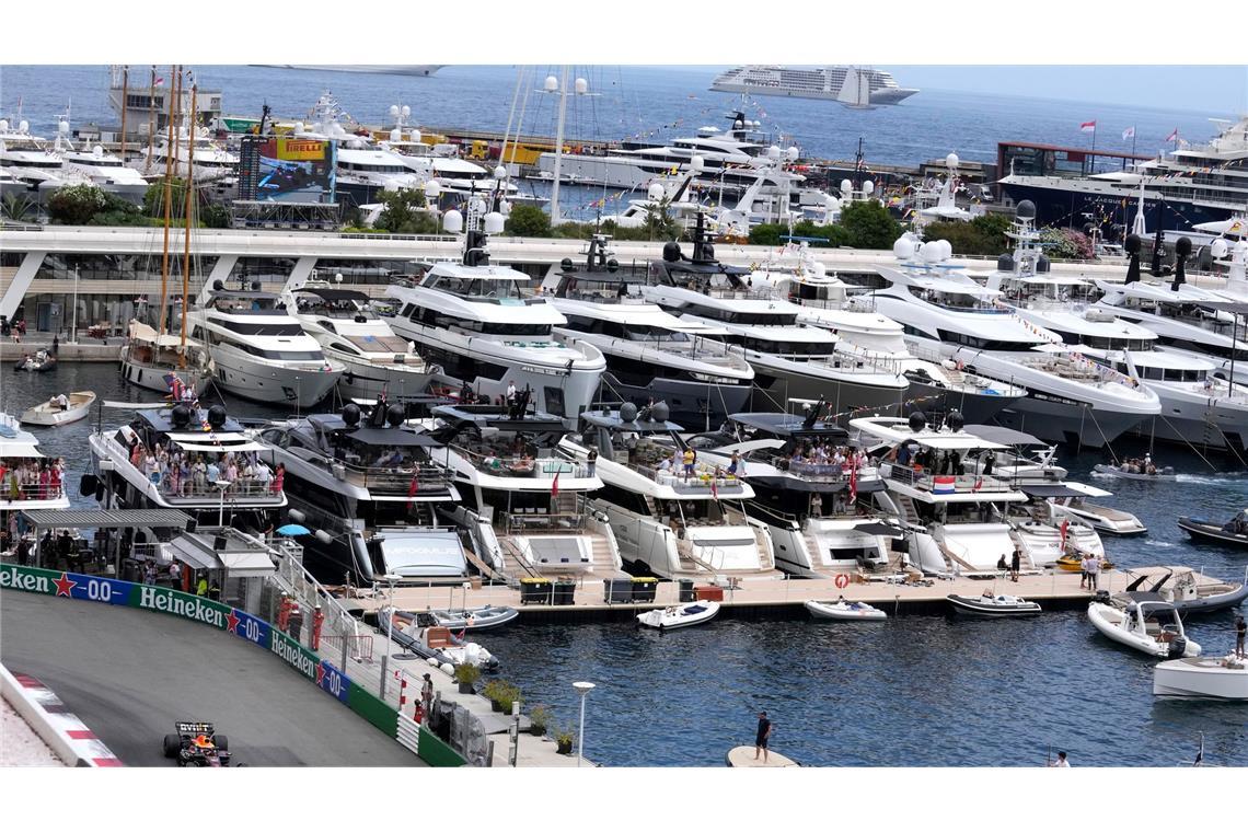 Mythos Monaco: Wie die Formel 1 die Langeweile bekämpft Ikonisch: Die Superreichen verfolgen das Geschehen von ihren Jachten im Hafen.
