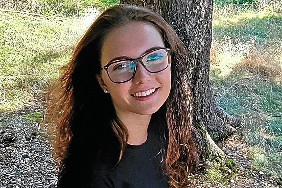 Ila Marie Spindler aus AlfdorfAusbildung / Beruf:  Ausbildung zur Verwaltungsfachangestellten bei der Stadt Schwäbisch Gmünd im 1. LehrjahrHobbys: Fitness im Verein, Wandern, Joggen, Radfahren, Skifahren und KochenLieblingsausflugsziele im Schwäbischen Wald: Murrhardter Wasserfälle, Eisenbachsee, Edenbachtal