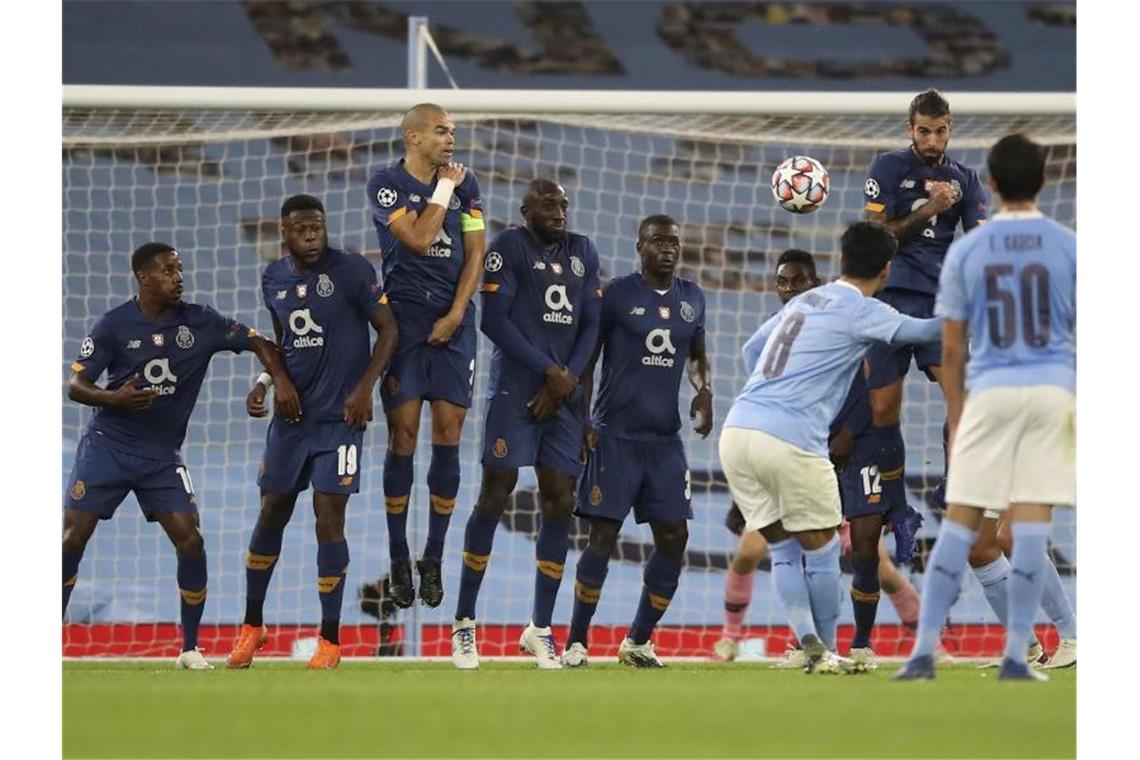 Ilkay Gündogan (2.v.r) sorgte beim ManCity-Sieg gegen Porto für die Vorentscheidung. Foto: Martin Rickett/Pool PA/AP/dpa