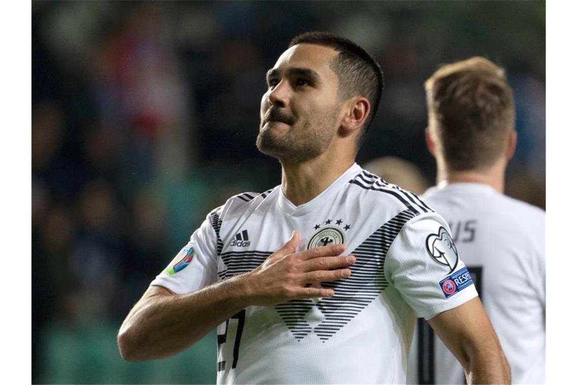 Ilkay Gündogan feiert sein Tor zum 1:0 gegen Estland. Foto: Federico Gambarini/dpa