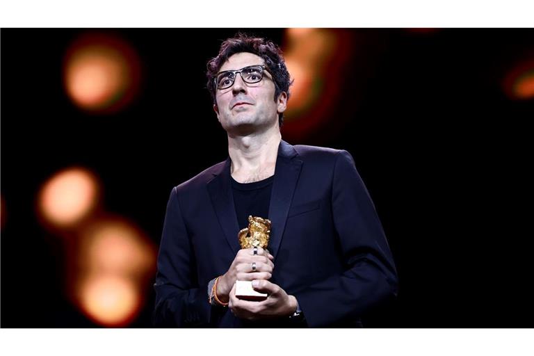 İlker Çatak mit seinem Goldenen Bären.