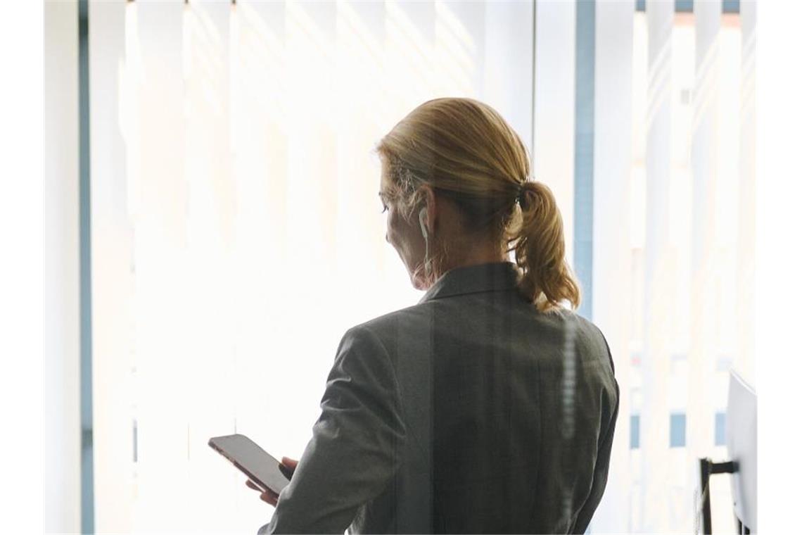 Mehr Managerinnen im Vorstand: Frauenanteil auf Höchststand ILLUSTRATION - In den Topetagen börsennotierter deutscher Unternehmen gibt es einer Studie zufolge so viele Frauen wie nie zu zuvor. Foto: Annette Riedl/dpa