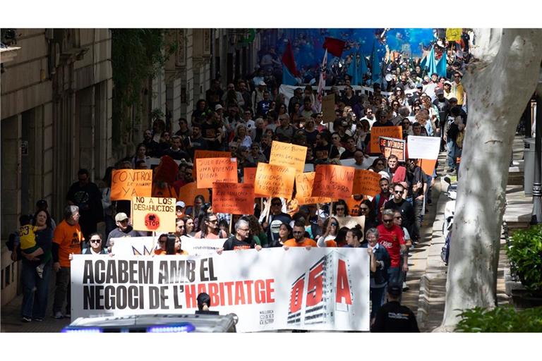 Im April gingen im ganzen Land Zehntausende auf die Straße. (Archivfoto)