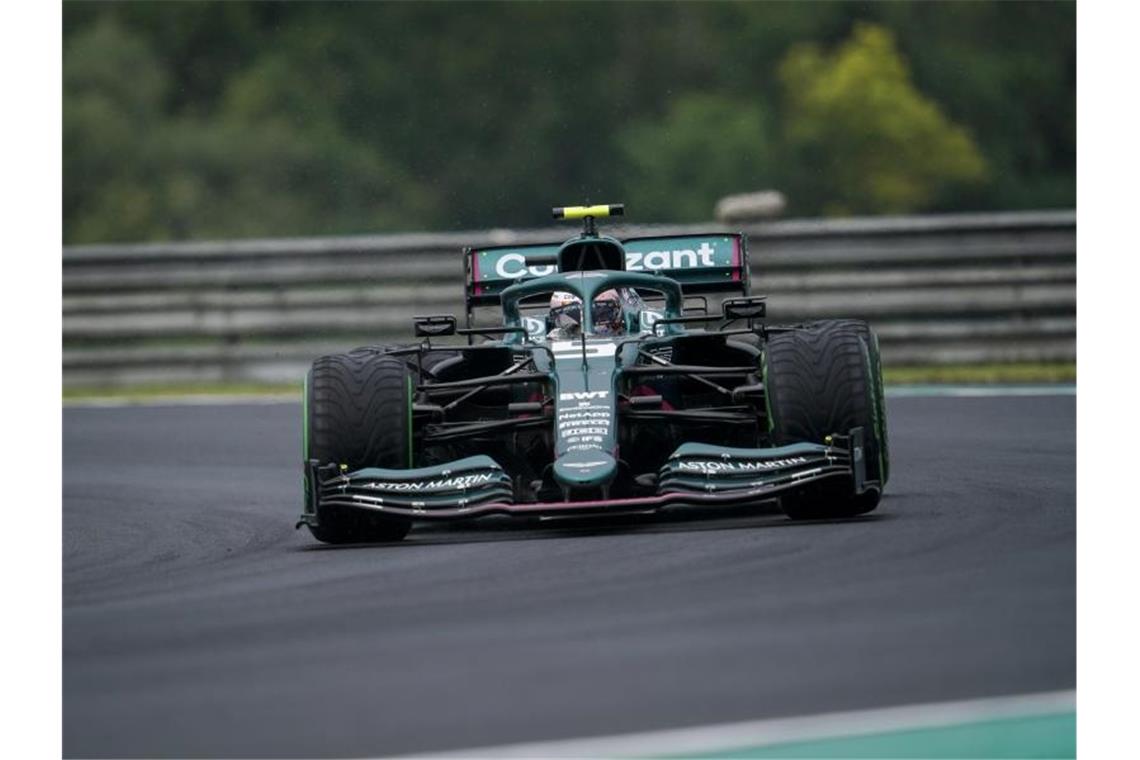 Im Aston Martin von Sebastian Vettel war nach Rennende zu wenig Treibstoff festgestellt worden. Foto: James Gasperotti/ZUMA Press Wire/dpa