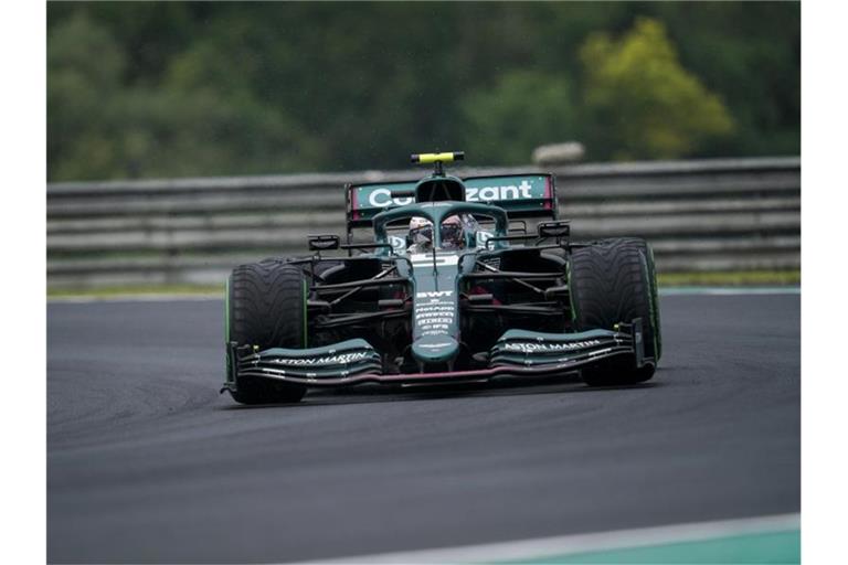 Im Aston Martin von Sebastian Vettel war nach Rennende zu wenig Treibstoff festgestellt worden. Foto: James Gasperotti/ZUMA Press Wire/dpa