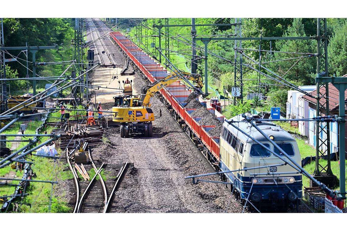 Bahn und Bund beschließen Reihenfolge bei Korridor-Sanierung Im August begannen die Modernisierungsarbeiten auf der Strecke Hamburg-Berlin, die dafür bis April 2026 gesperrt ist. (Archivbild)